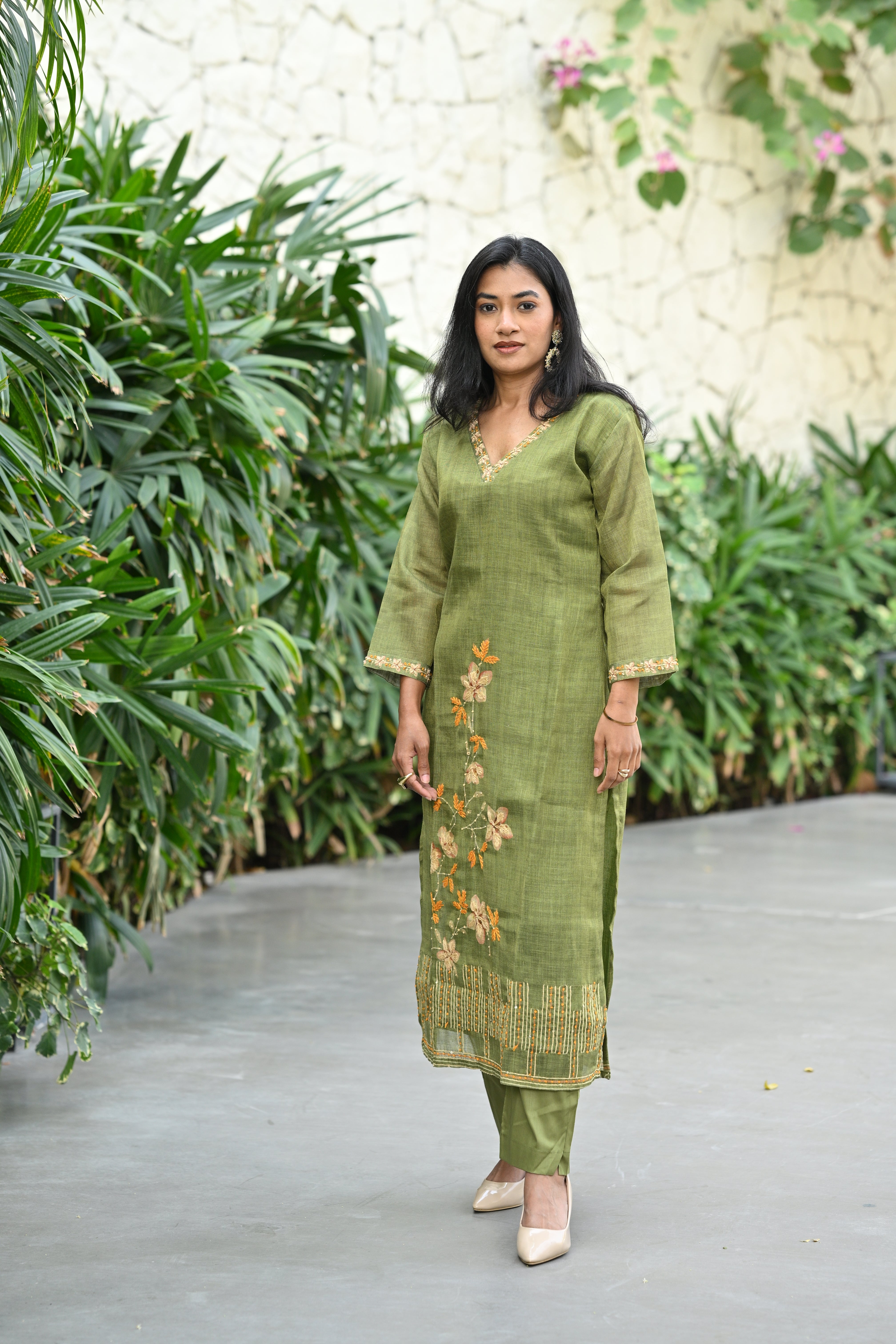 Olive Green Linen Tissue Flower Motif Kurta Set by SaadgibyRooh