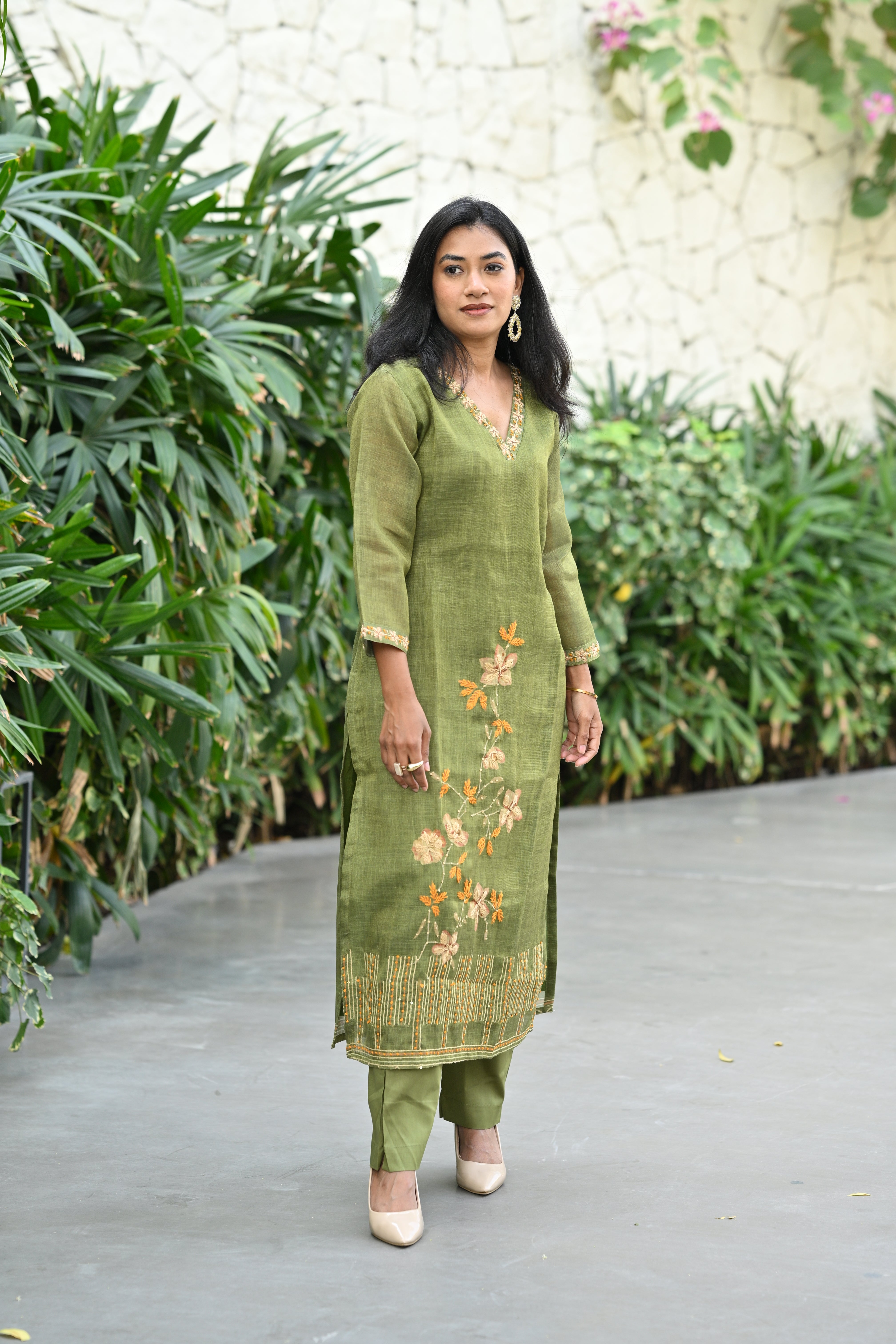 Olive Green Linen Tissue Flower Motif Kurta Set by SaadgibyRooh